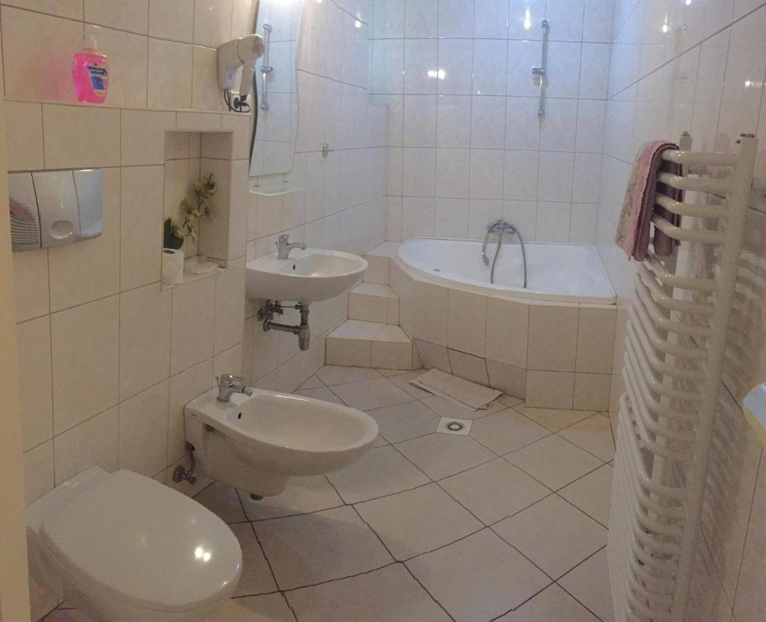 Pensjonat Przy Bloniach Cracovia Esterno foto